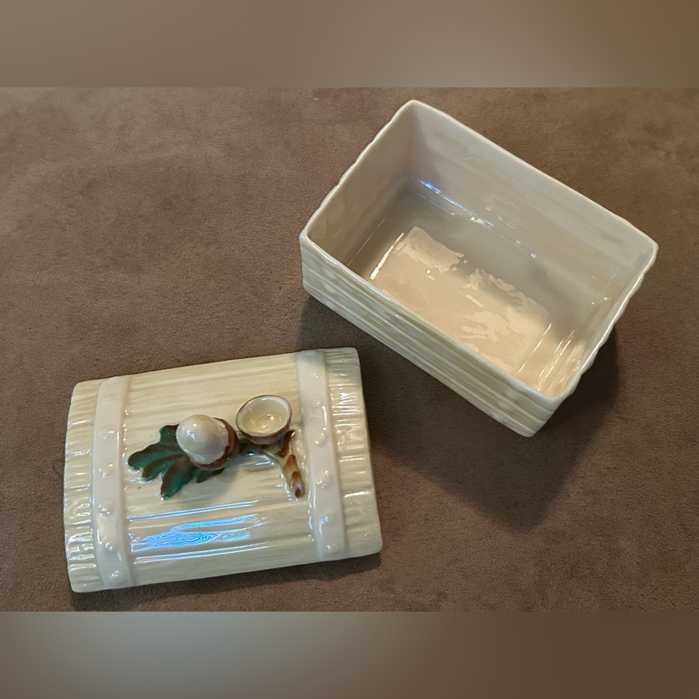 Vintage Belleek Acorn Lidded Box - Picture 12 of 15